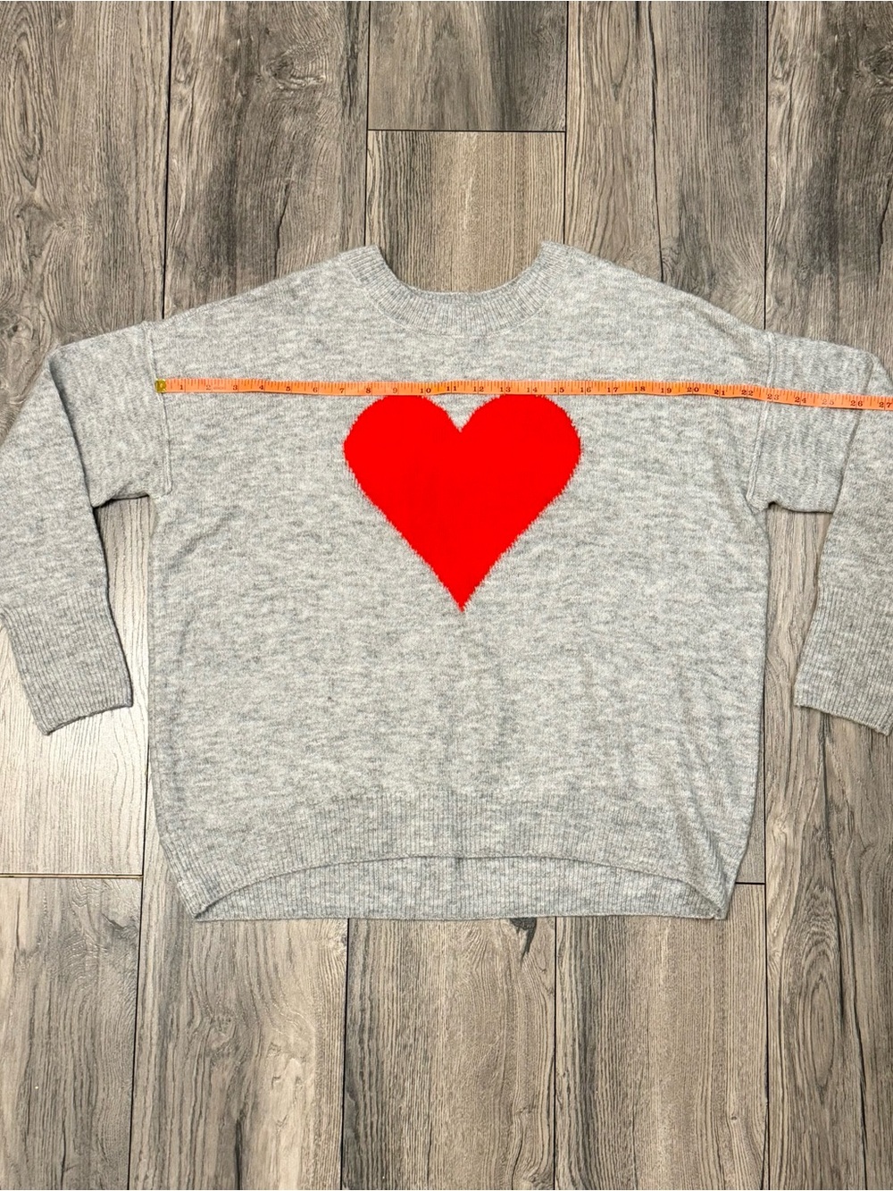 Vince Camuto Gray Red Heart Sweater Women’s S Valentine Oversized Knit - Picture 4 of 7